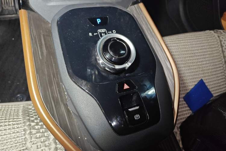 Used Toyota bZ3 2024 616 km Long-Range PRO Gear Lever