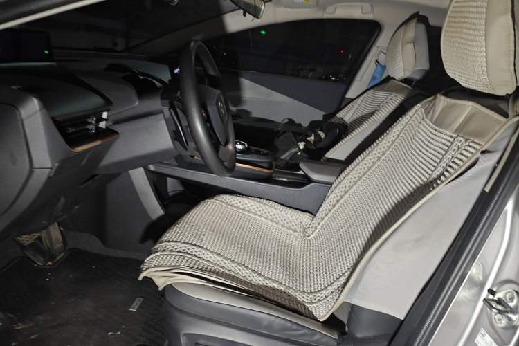Used Toyota bZ3 2024 616 km Long-Range PRO Left Front Seat