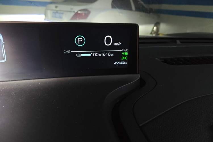 Used Toyota bZ3 2024 616 km Long-Range PRO Odometer Close Up