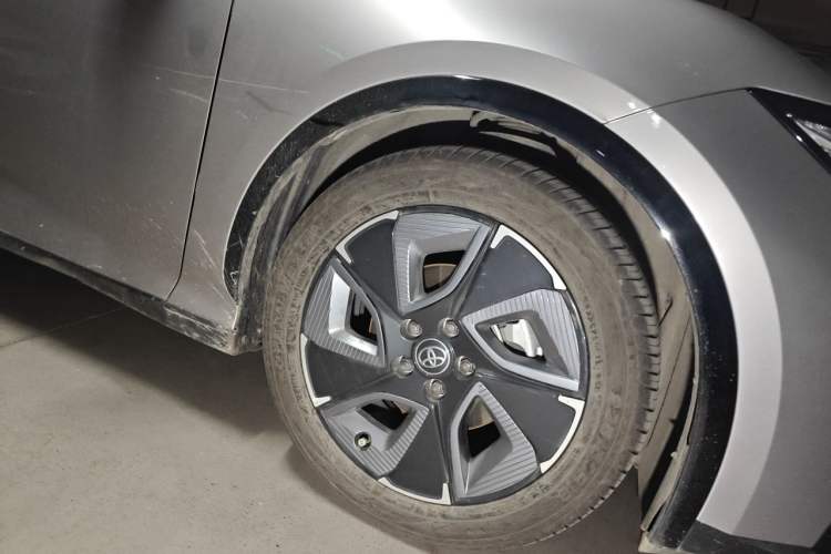 Used Toyota bZ3 2024 616 km Long-Range PRO Right Front Wheel Hub