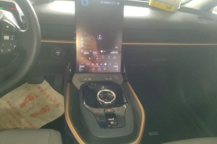 Used Toyota bZ3 2024 517 km Elite PRO Audio And AC Panel
