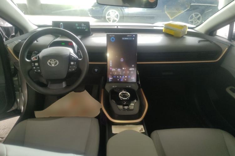 Used Toyota bZ3 2024 517 km Elite PRO Center Console