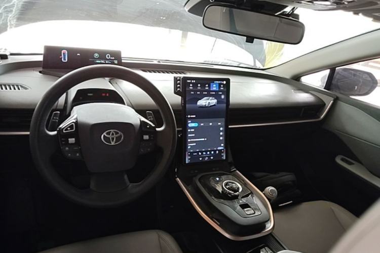 Used Toyota bZ3 2024 517 km Elite PRO Center Console
