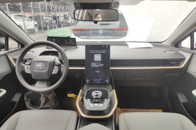 Used Toyota bZ3 2024 517 km Elite PRO Center Console