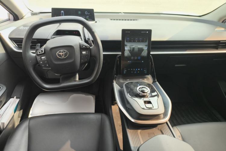 Used Toyota bZ3 2024 517 km Elite PRO Center Console