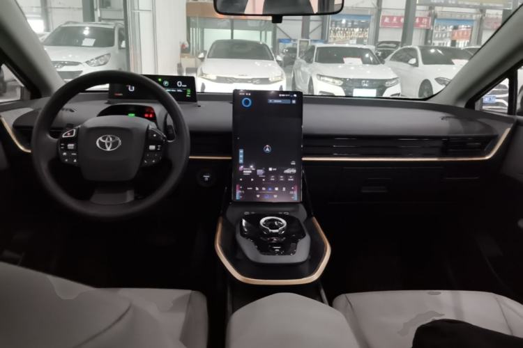 Used Toyota bZ3 2024 517 km Elite PRO Center Console