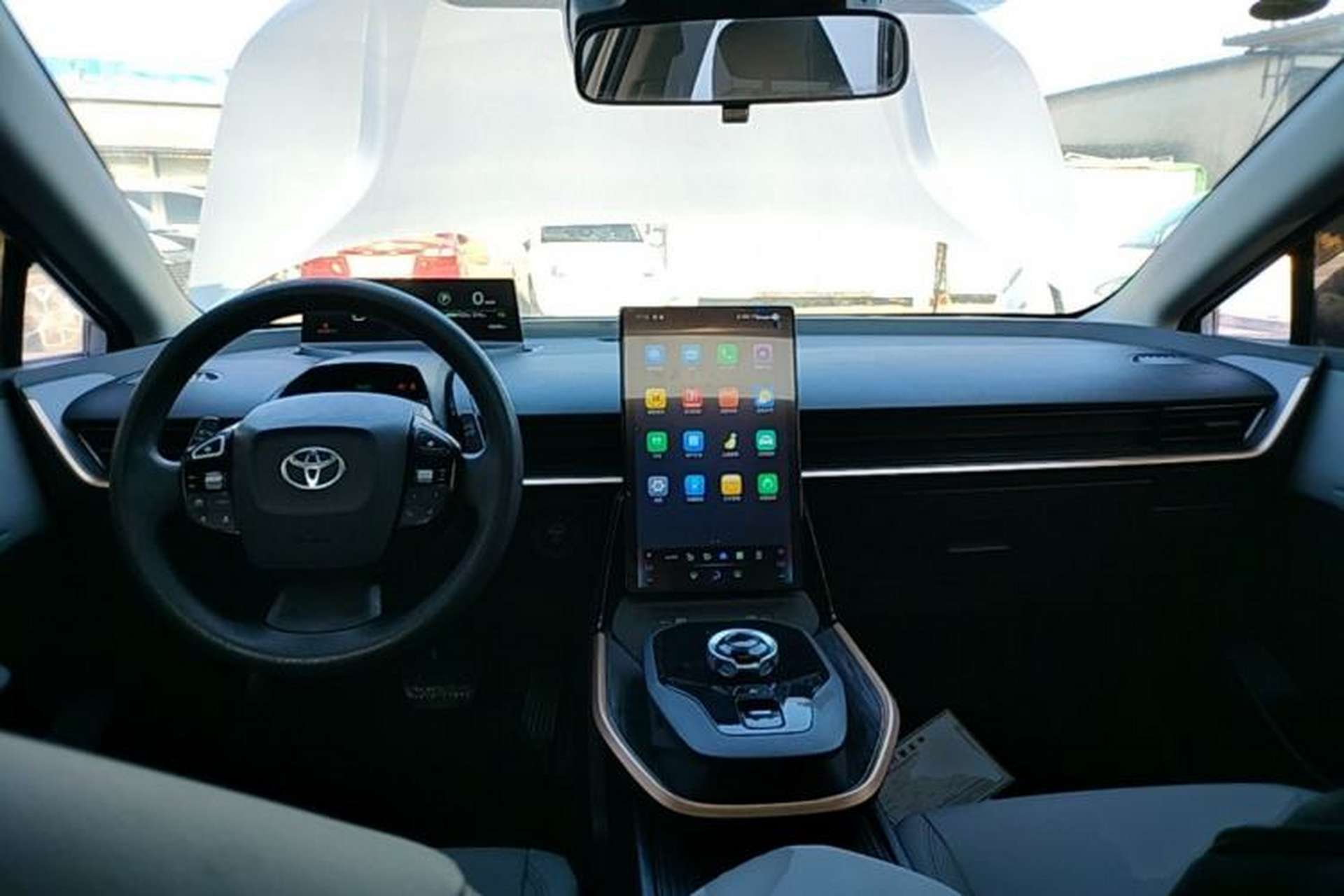 Used Toyota bZ3 2024 517 km Elite PRO Center Console