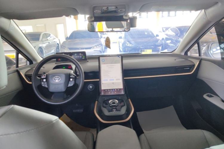 Used Toyota bZ3 2024 517 km Elite PRO Center Console