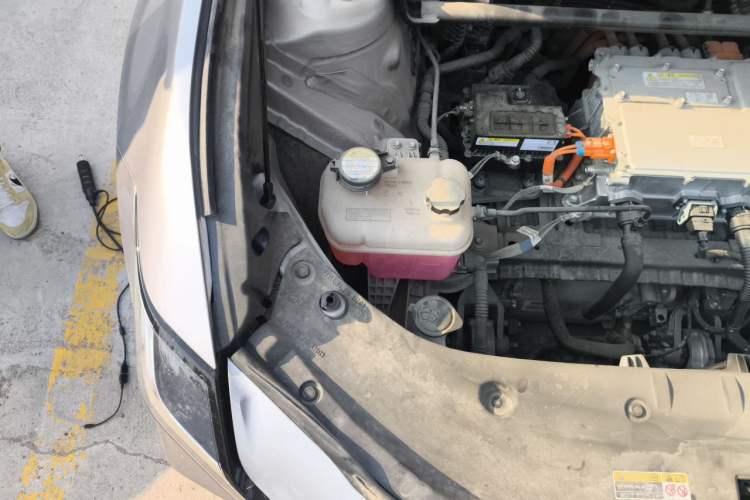 Used Toyota bZ3 2024 517 km Elite PRO Engine Bay Right