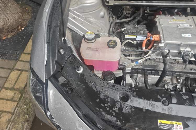 Used Toyota bZ3 2024 517 km Elite PRO Engine Bay Right