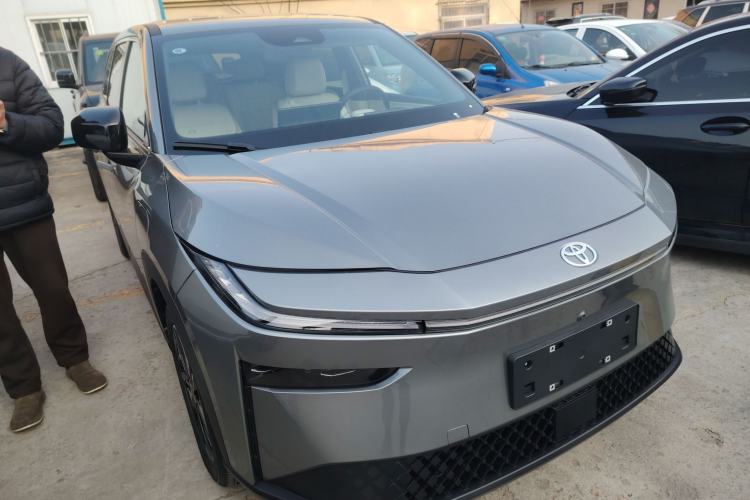 Used Toyota bZ3 2024 616 km Long-Range PRO Exterior 2