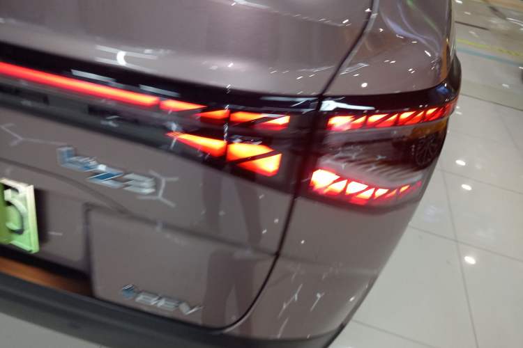 Used Toyota bZ3 2024 616 km Long-Range Premium Exterior 6