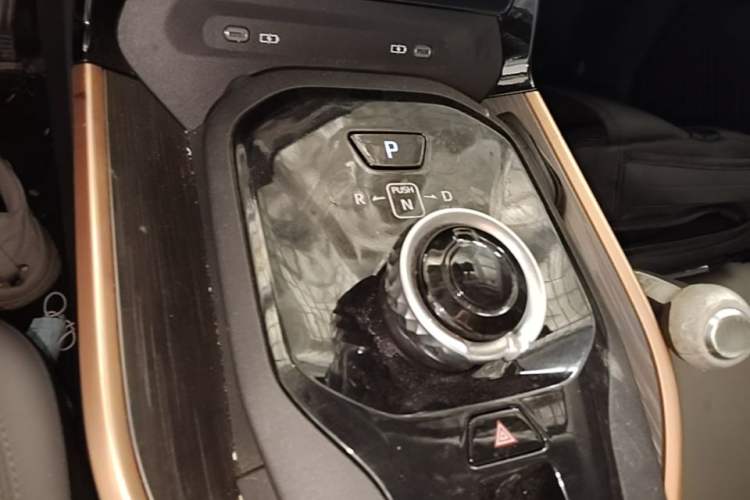 Used Toyota bZ3 2024 517 km Elite PRO Gear Lever