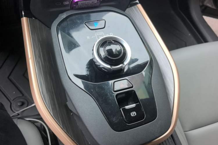Used Toyota bZ3 2024 517 km Elite PRO Gear Lever