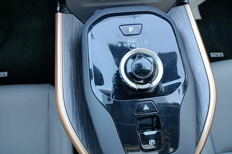 Used Toyota bZ3 2024 517 km Elite PRO Gear Lever