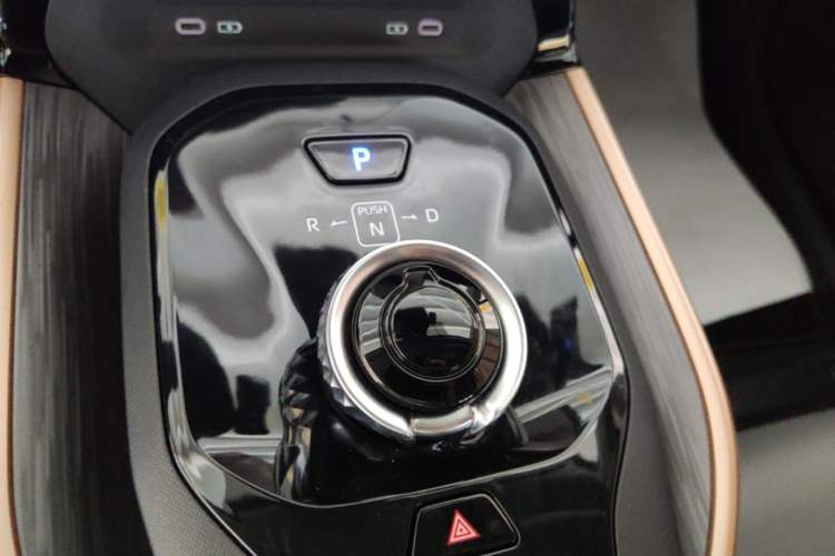 Used Toyota bZ3 2024 517 km Elite PRO Gear Lever