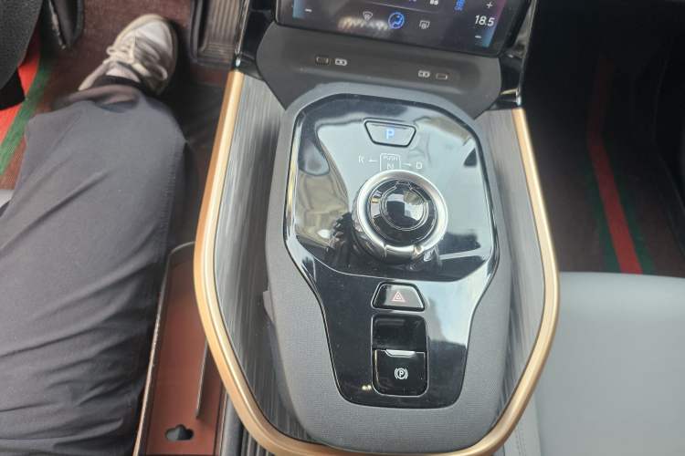 Used Toyota bZ3 2024 517 km Elite PRO Gear Lever