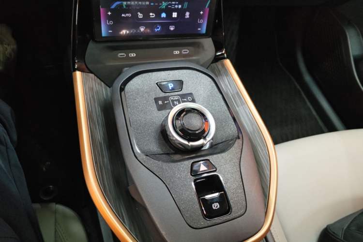 Used Toyota bZ3 2024 517 km Elite PRO Gear Lever