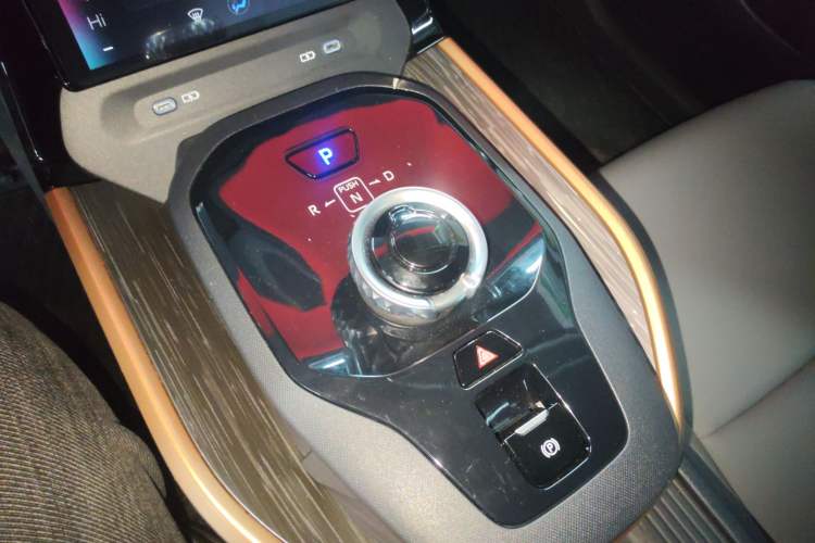 Used Toyota bZ3 2024 517 km Elite PRO Gear Lever
