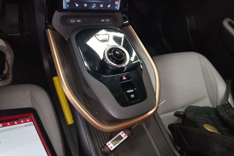 Used Toyota bZ3 2024 616 km Long-Range Premium Gear Lever