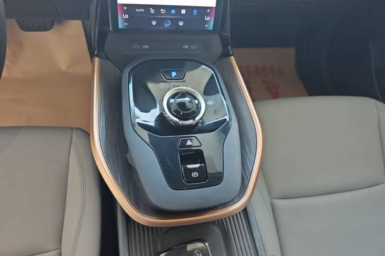 Used Toyota bZ3 2024 517 km Elite PRO Gear Lever