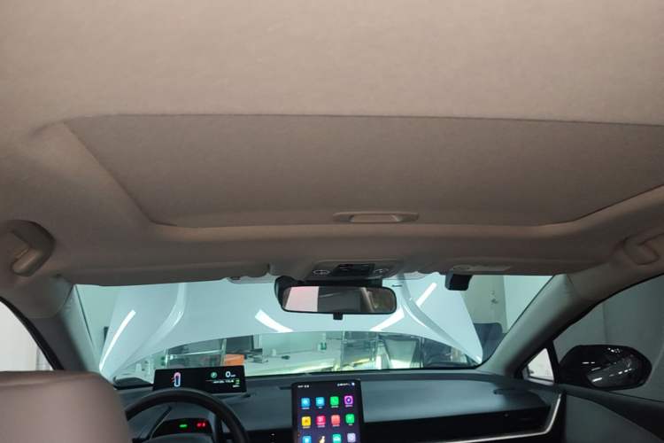 Used Toyota bZ3 2024 517 km Elite PRO Headliner