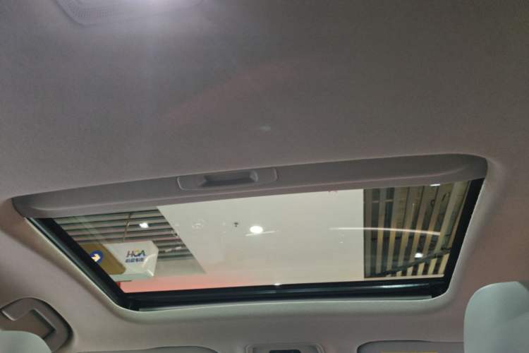 Used Toyota bZ3 2024 517 km Elite PRO Headliner