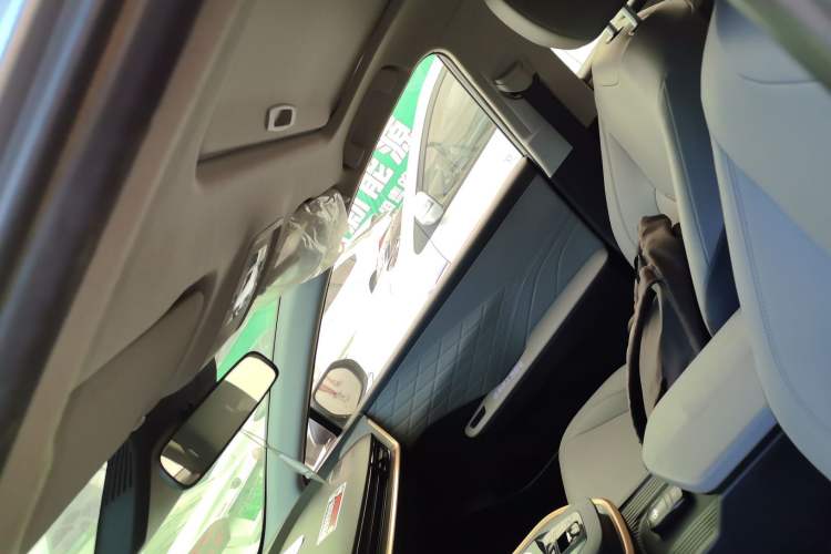 Used Toyota bZ3 2024 517 km Elite PRO Headliner