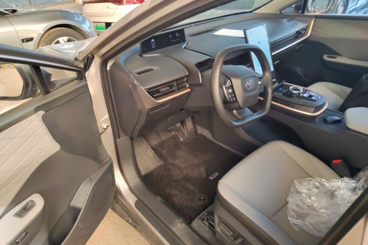 Used Toyota bZ3 2024 517 km Elite PRO Interior 3