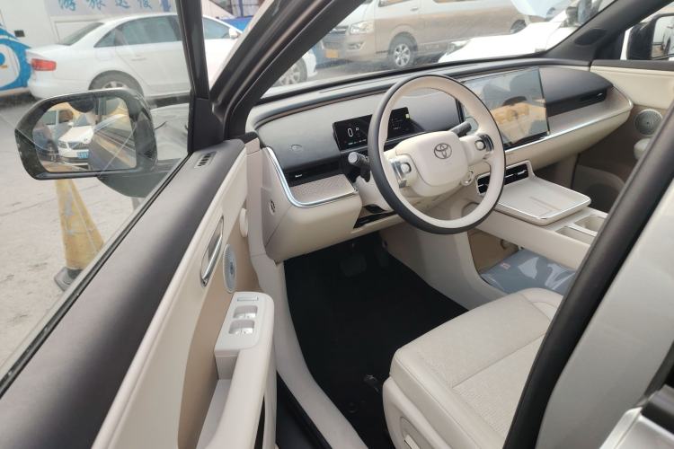 Used Toyota bZ3 2024 616 km Long-Range PRO Interior 3