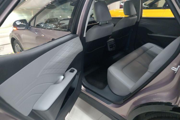 Used Toyota bZ3 2024 616 km Long-Range Premium Interior 4