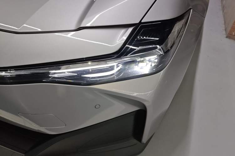 Used Toyota bZ3 2024 517 km Elite PRO Left Front Headlight
