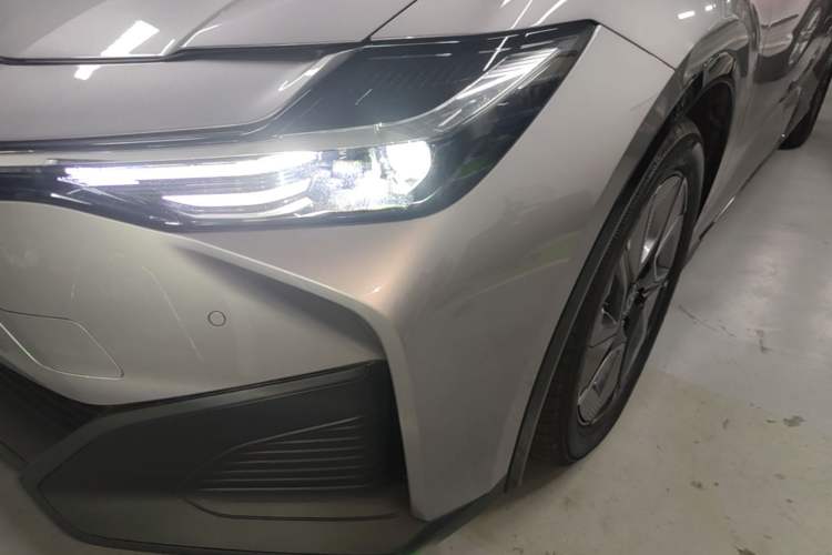 Used Toyota bZ3 2024 517 km Elite PRO Left Front Headlight