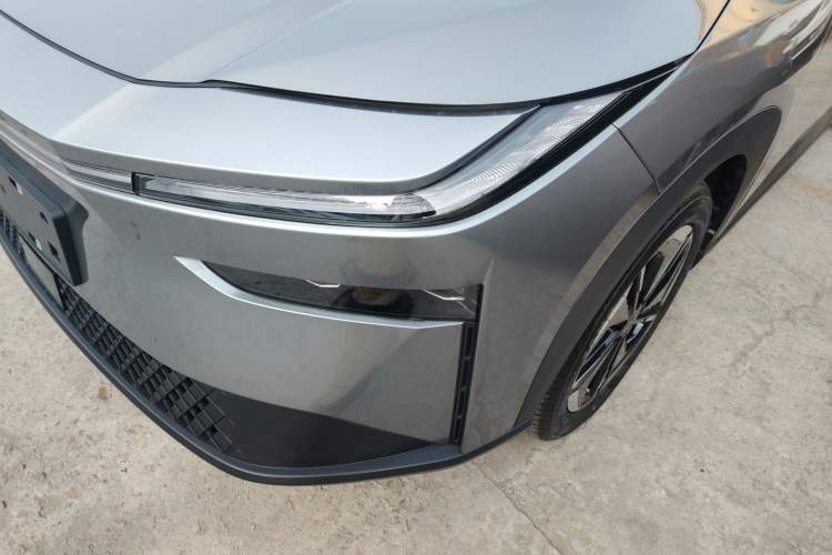 Used Toyota bZ3 2024 616 km Long-Range PRO Left Front Headlight