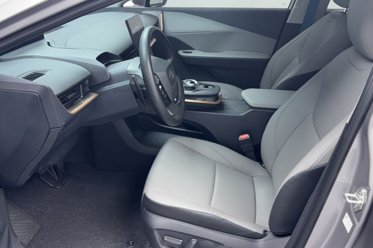 Used Toyota bZ3 2024 517 km Elite PRO Left Front Seat