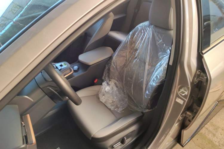 Used Toyota bZ3 2024 517 km Elite PRO Left Front Seat