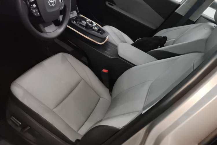 Used Toyota bZ3 2024 517 km Elite PRO Left Front Seat