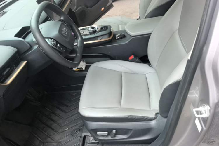Used Toyota bZ3 2024 517 km Elite PRO Left Front Seat