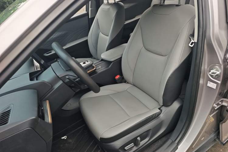Used Toyota bZ3 2024 517 km Elite PRO Left Front Seat