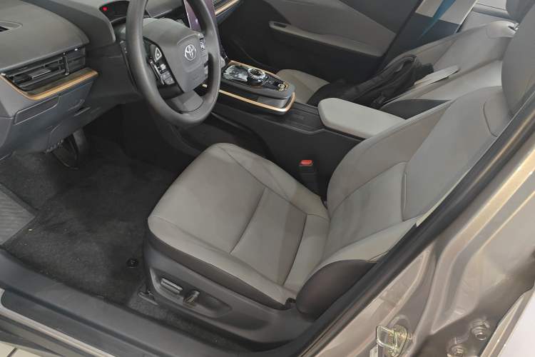 Used Toyota bZ3 2024 517 km Elite PRO Left Front Seat