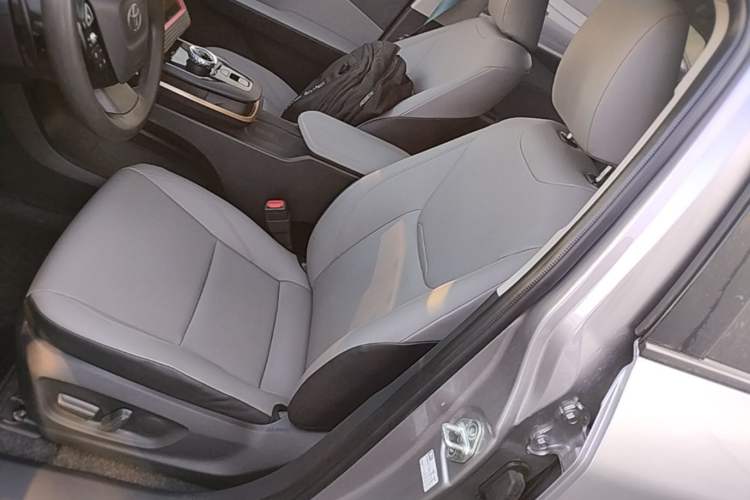 Used Toyota bZ3 2024 517 km Elite PRO Left Front Seat