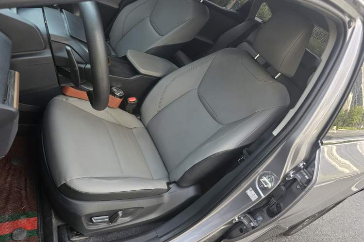 Used Toyota bZ3 2024 517 km Elite PRO Left Front Seat