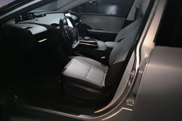 Used Toyota bZ3 2024 517 km Elite PRO Left Front Seat
