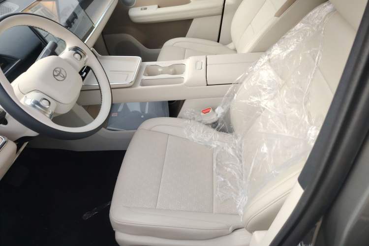 Used Toyota bZ3 2024 616 km Long-Range PRO Left Front Seat