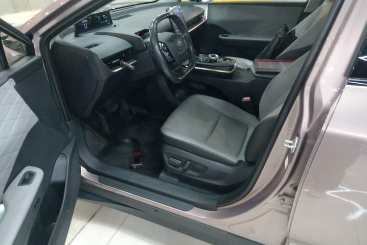 Used Toyota bZ3 2024 616 km Long-Range Premium Left Front Seat