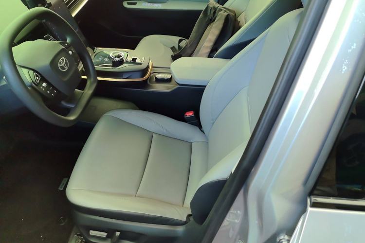 Used Toyota bZ3 2024 517 km Elite PRO Left Front Seat