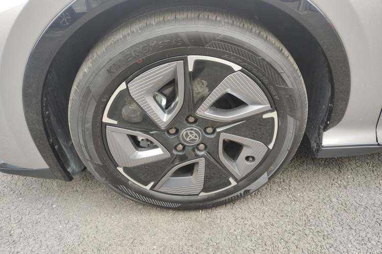 Used Toyota bZ3 2024 517 km Elite PRO Left Front Wheel Hub
