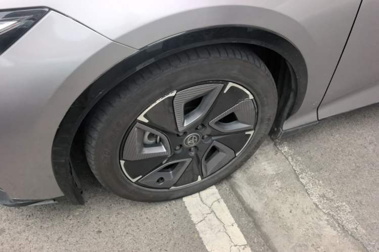 Used Toyota bZ3 2024 517 km Elite PRO Left Front Wheel Hub