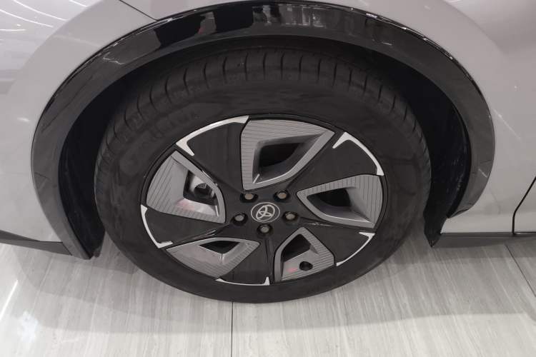 Used Toyota bZ3 2024 517 km Elite PRO Left Front Wheel Hub