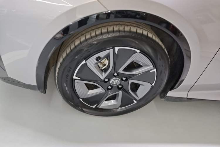 Used Toyota bZ3 2024 517 km Elite PRO Left Front Wheel Hub